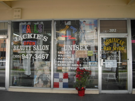 The front entrance of Jackie's Unisex Beauty Salon